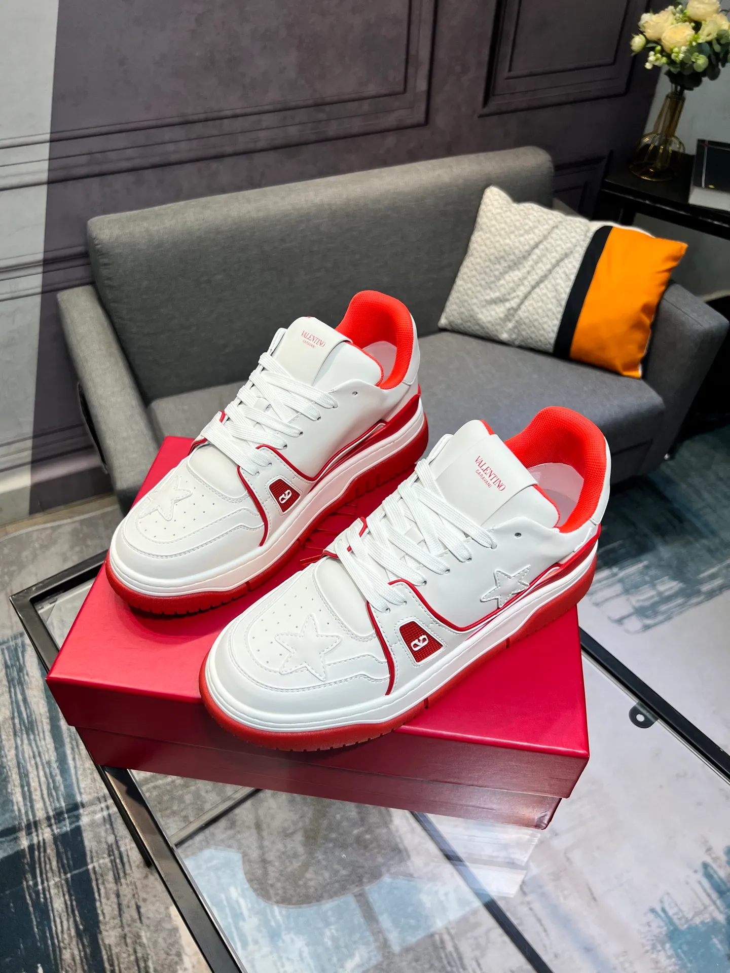 Men's Men's Shoes 💰660 Valentino 2023 early autumn new star shoes are now online! Wang Hedi and Ren Jialun have been worn by many celebrities. Who can refuse the same couple shoes as Wang Hedi! The design of Stars Stab My Heart is cool and spicy. The material of the shoes is cowhide, and every color is beautiful! Size 35-40, men’s size 39-44 (women’s 41, men’s 38, 45🉑️customized)